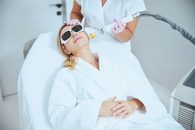 Pacientă tratată cu Contour Laser Skin Peel